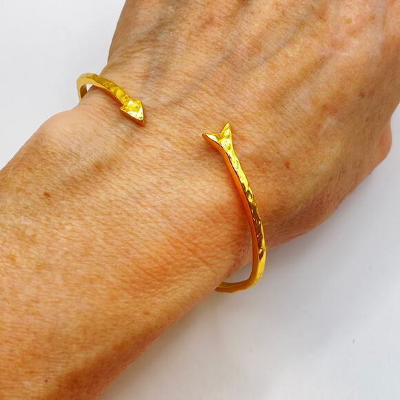 Retired GORJANA 18K Gold Plated Arrow Bracelet - Picture 1 of 6